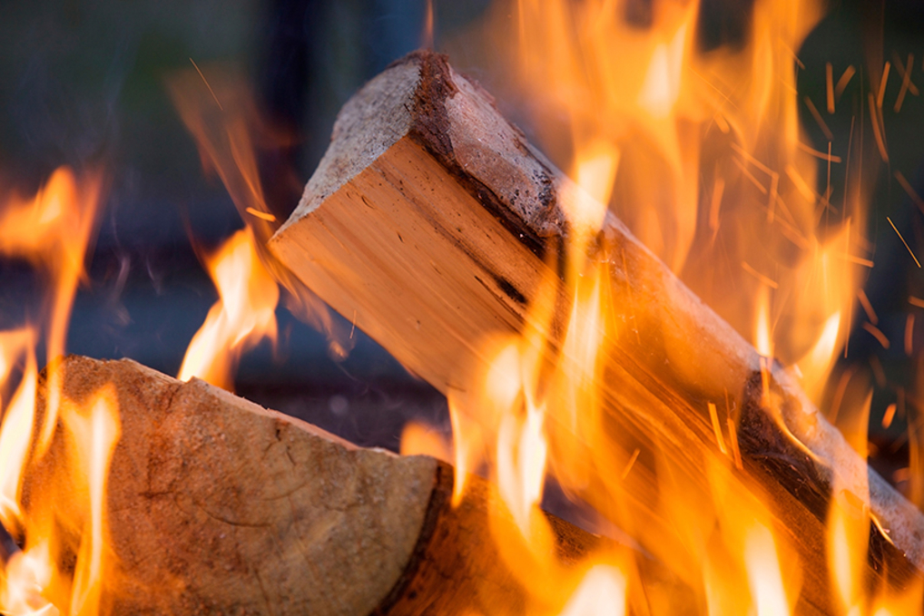 Knisterndes Holzfeuer